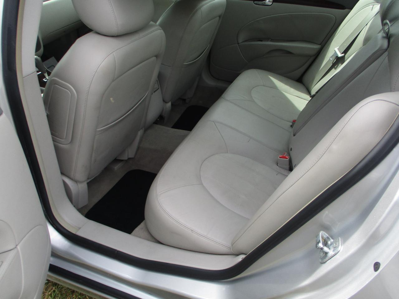 Buick Lucerne CXL 2011