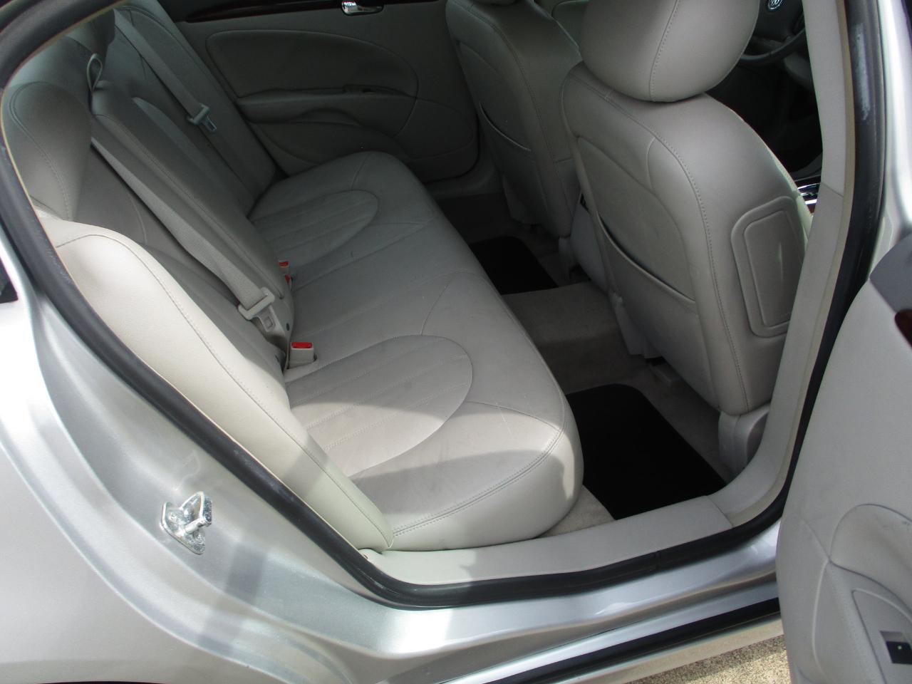 Buick Lucerne CXL 2011