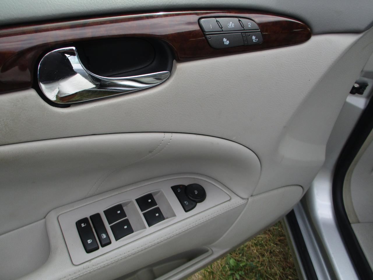 Buick Lucerne CXL 2011