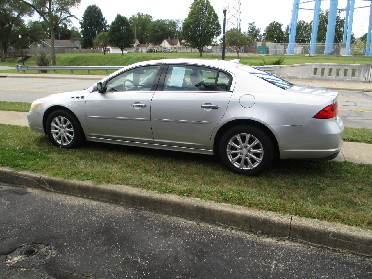 Buick Lucerne CXL 2011