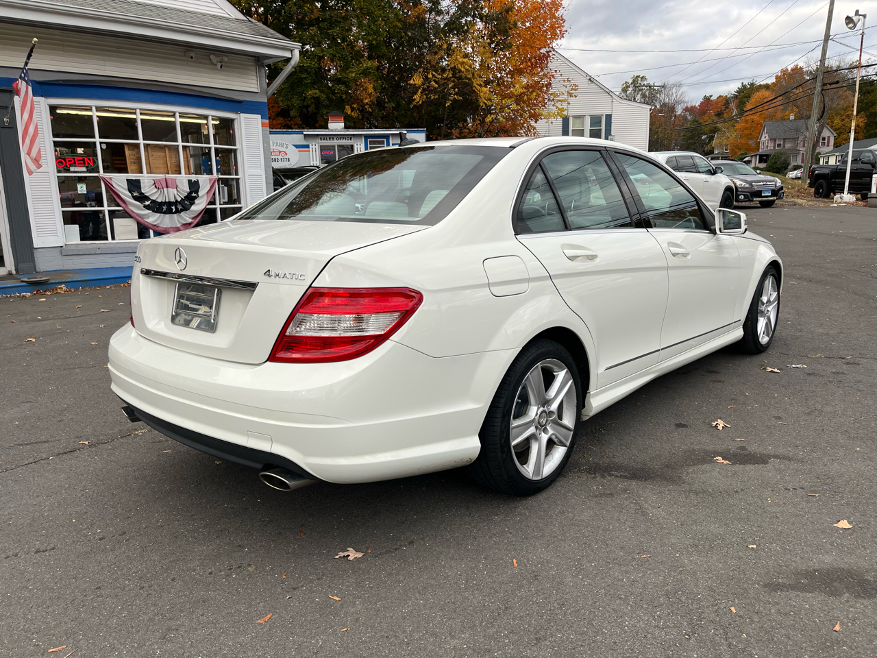 Mercedes-Benz C-Class 4dr Sdn C 300 Sport 4MATIC 2011 Mercedes-Benz C-Class 4dr Sdn C 300 Sport 4MATIC 2011