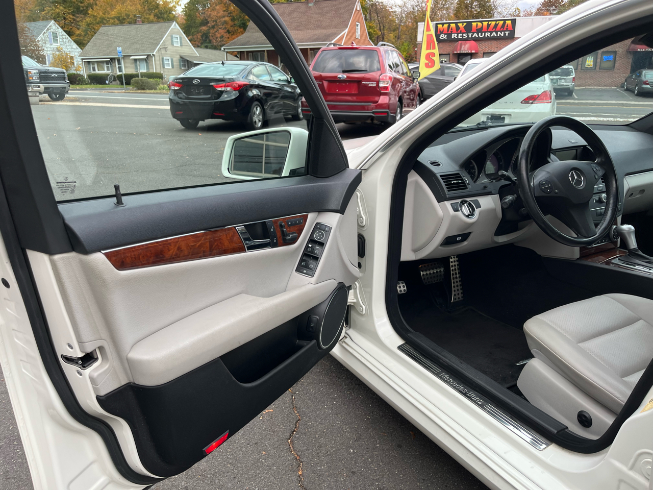 Mercedes-Benz C-Class 4dr Sdn C 300 Sport 4MATIC 2011 Mercedes-Benz C-Class 4dr Sdn C 300 Sport 4MATIC 2011