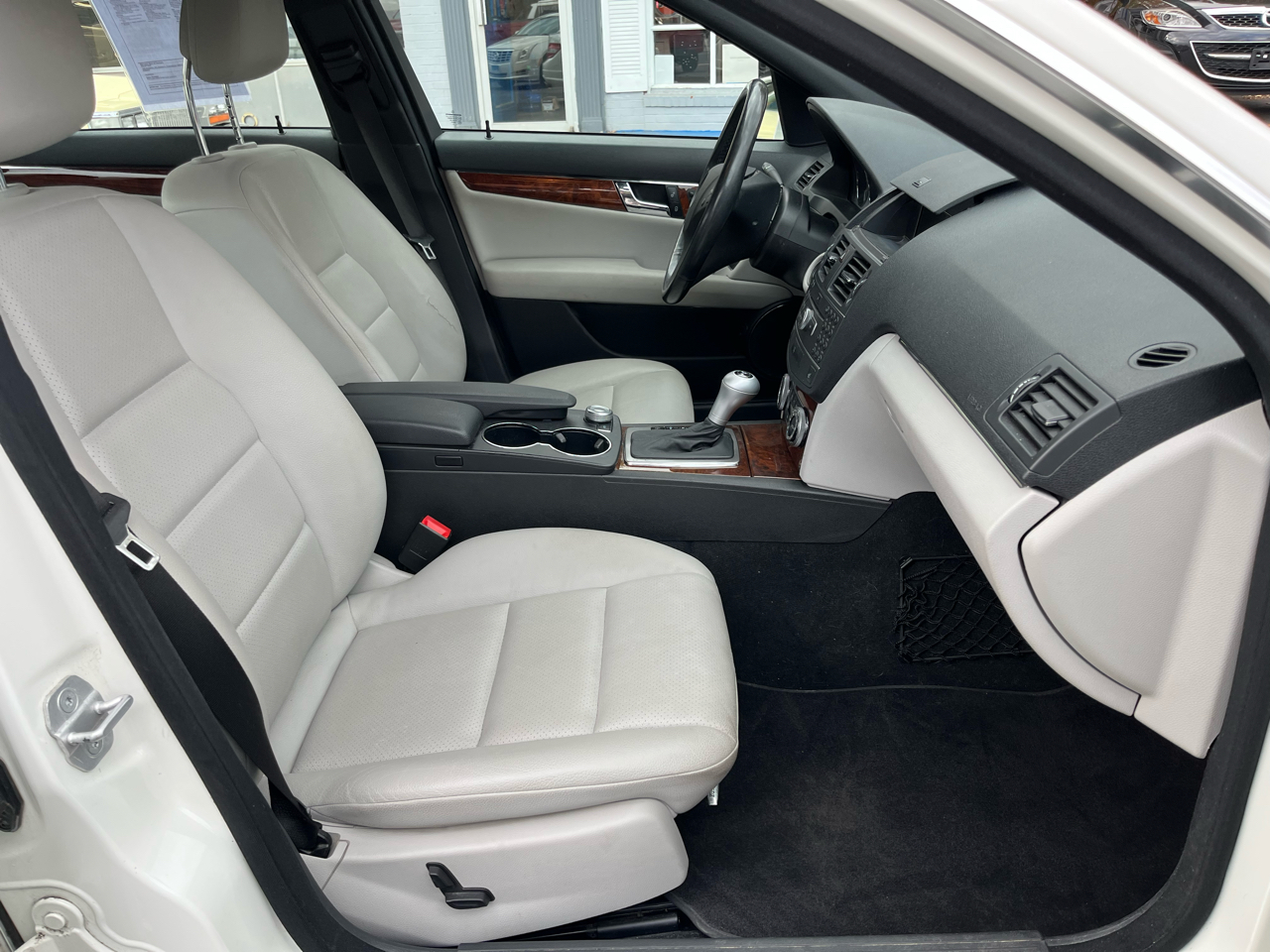 Mercedes-Benz C-Class 4dr Sdn C 300 Sport 4MATIC 2011 Mercedes-Benz C-Class 4dr Sdn C 300 Sport 4MATIC 2011
