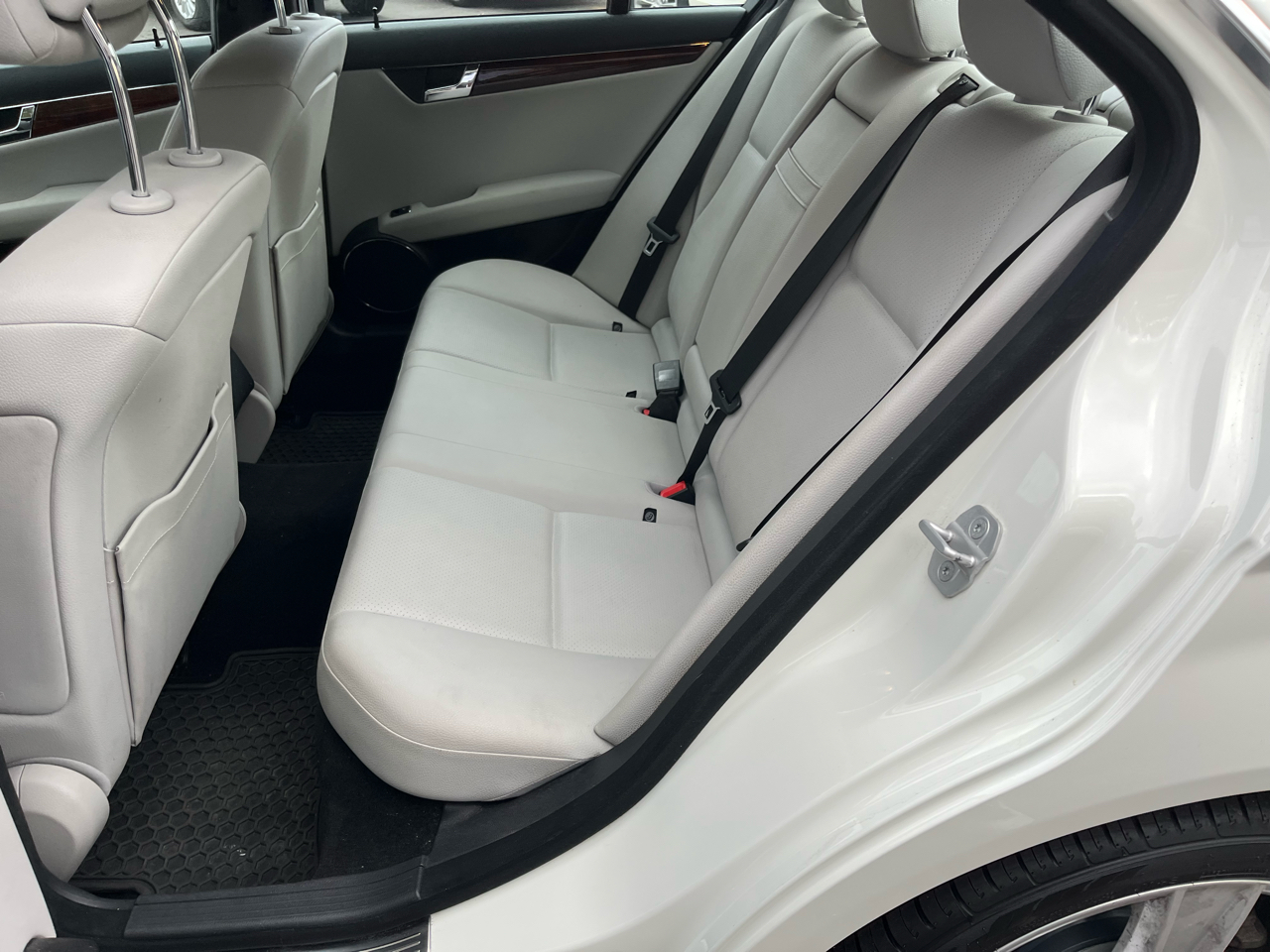 Mercedes-Benz C-Class 4dr Sdn C 300 Sport 4MATIC 2011 Mercedes-Benz C-Class 4dr Sdn C 300 Sport 4MATIC 2011