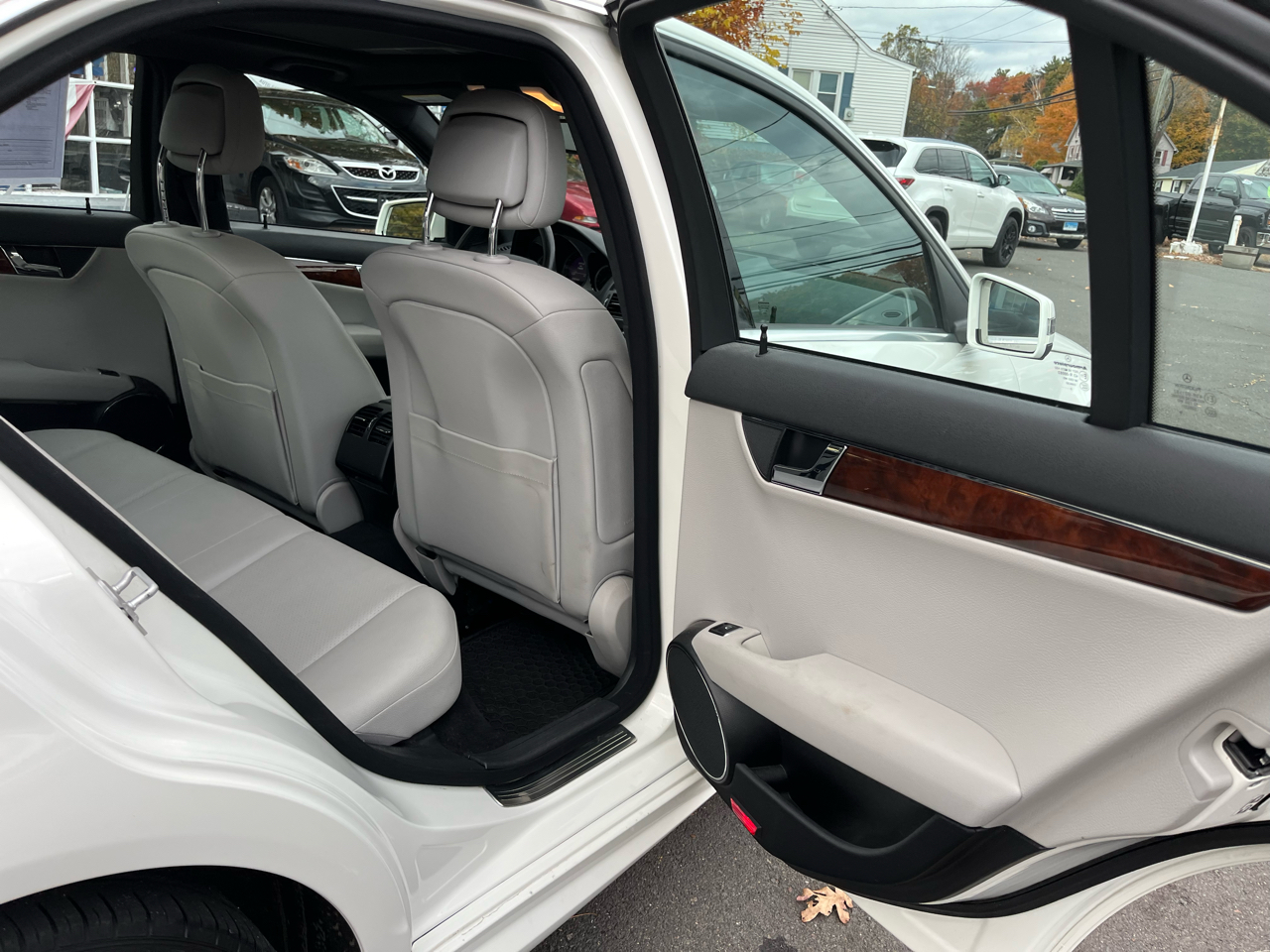 Mercedes-Benz C-Class 4dr Sdn C 300 Sport 4MATIC 2011 Mercedes-Benz C-Class 4dr Sdn C 300 Sport 4MATIC 2011