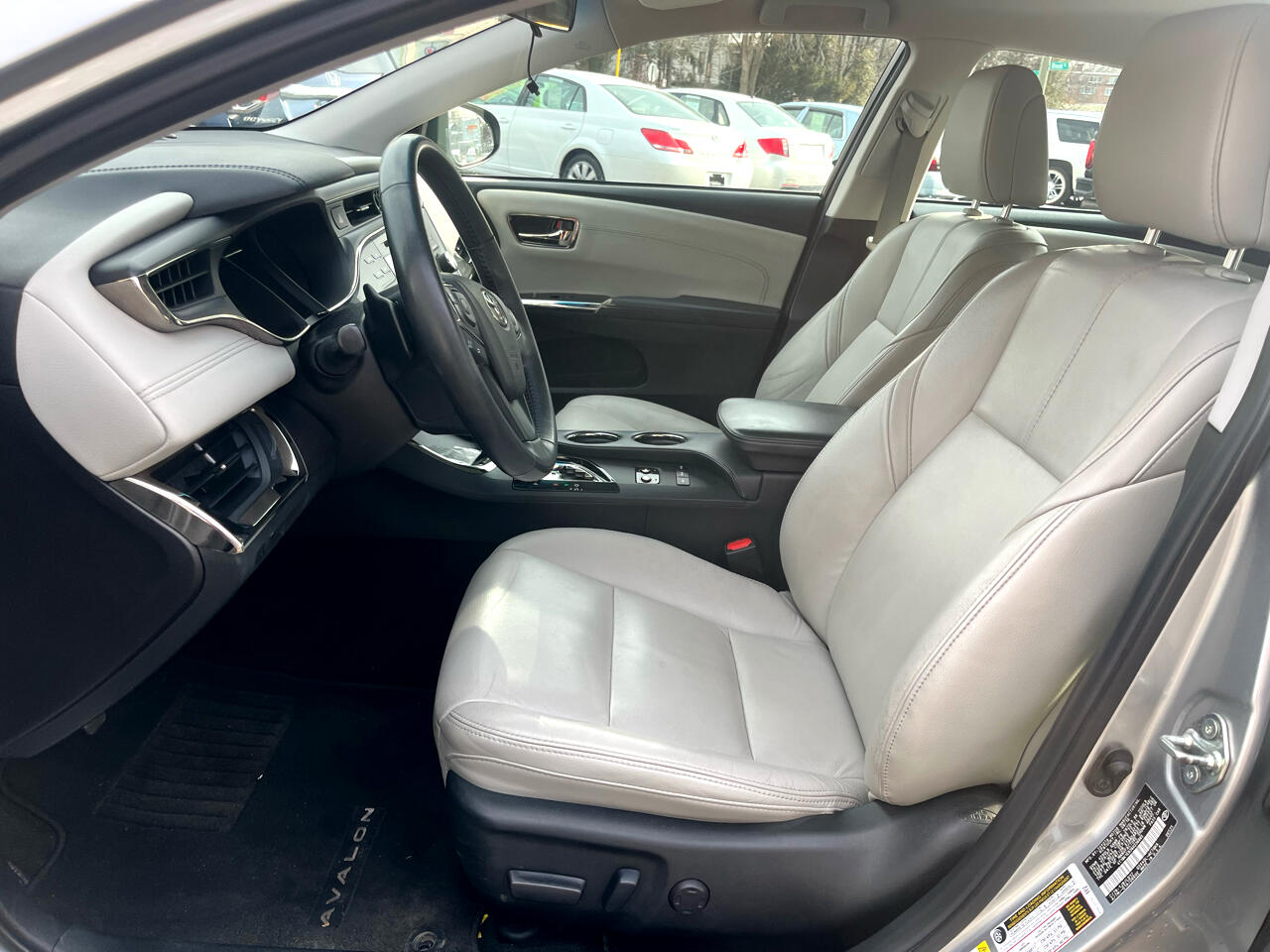 Toyota Avalon 4dr Sdn XLE Premium (Natl) 2016