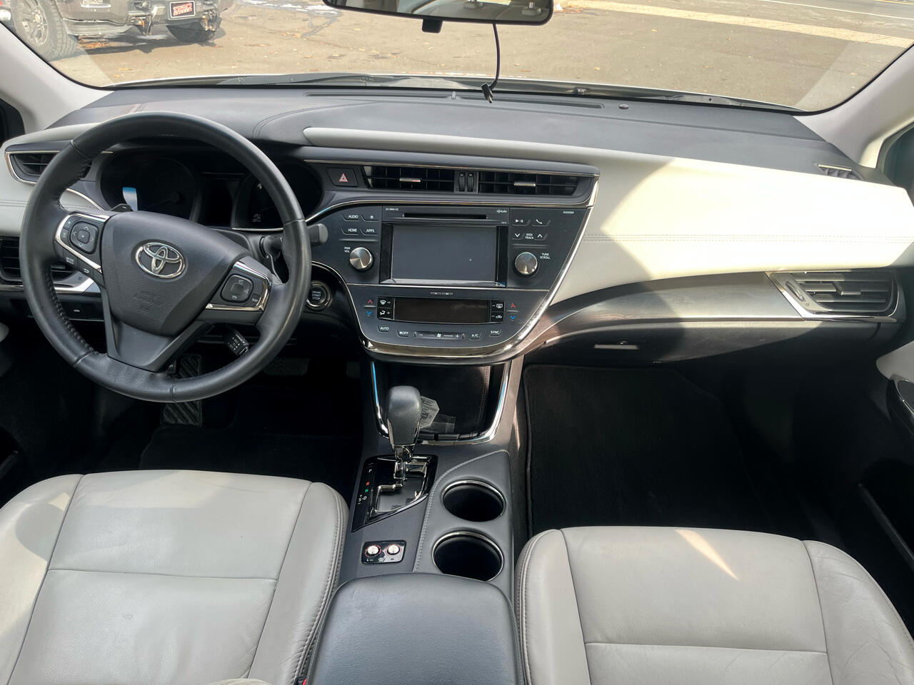 Toyota Avalon 4dr Sdn XLE Premium (Natl) 2016