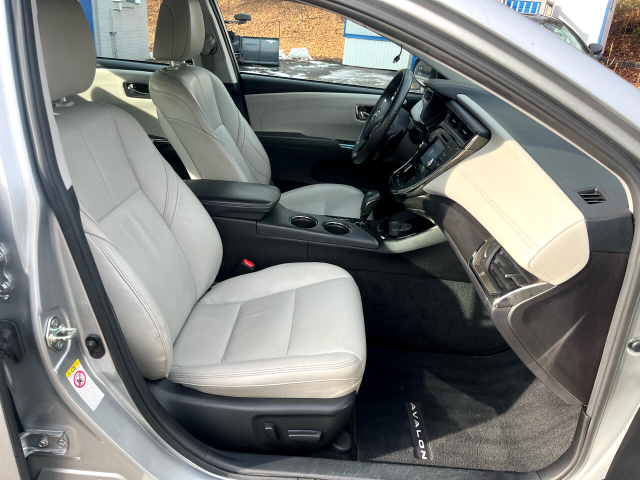 Toyota Avalon 4dr Sdn XLE Premium (Natl) 2016