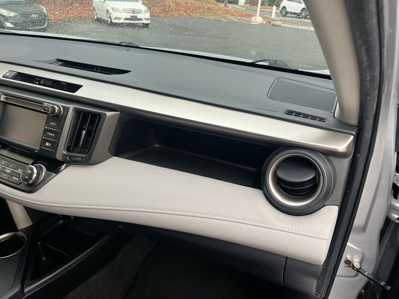 Toyota RAV4 AWD 4dr XLE (Natl) 2014