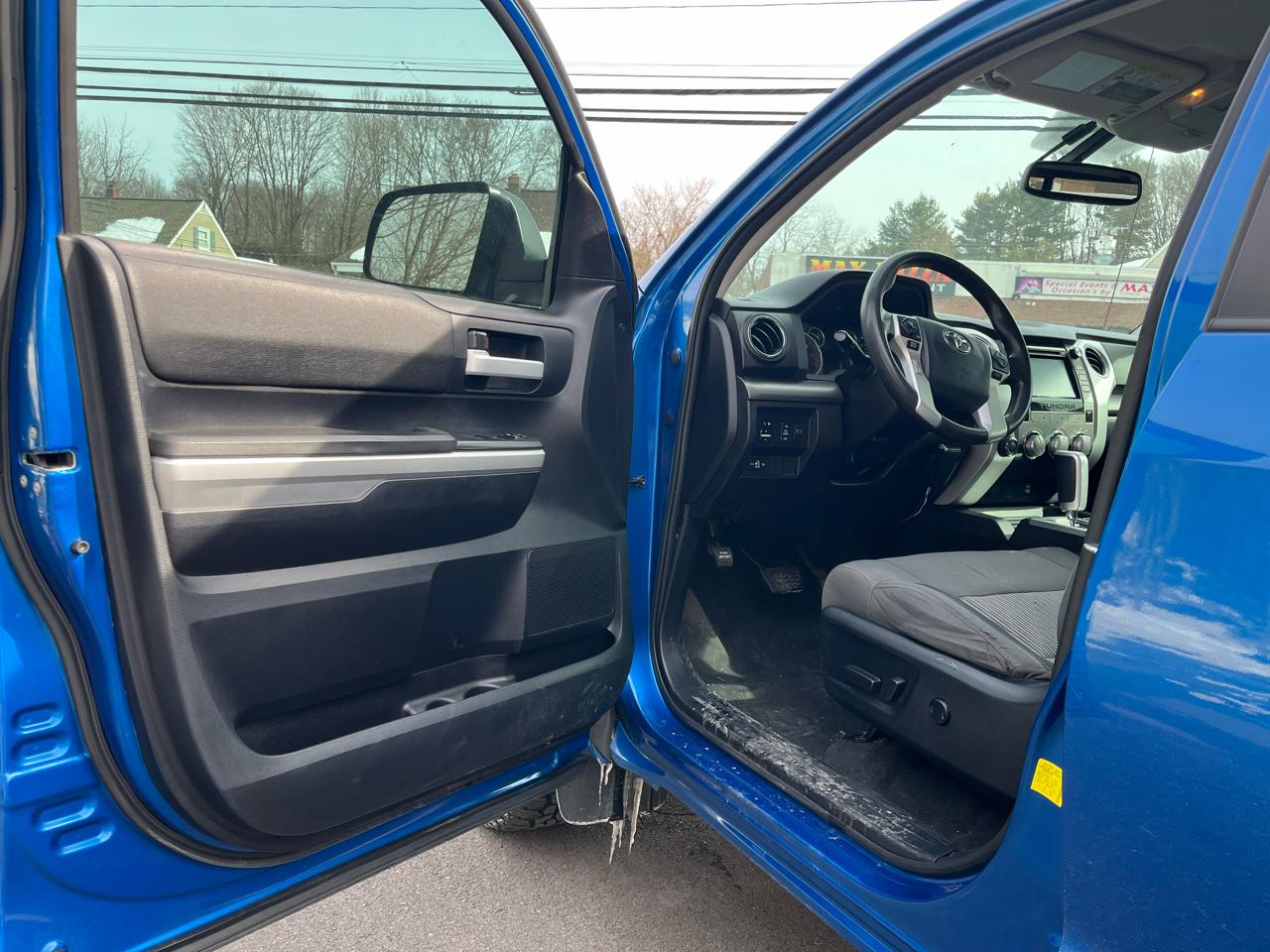 Toyota Tundra 4WD Truck Double Cab 4.6L V8 6-Spd AT SR5 (Natl) 2016