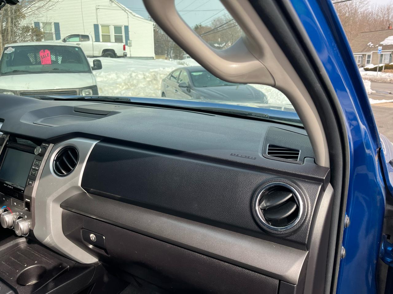 Toyota Tundra 4WD Truck Double Cab 4.6L V8 6-Spd AT SR5 (Natl) 2016