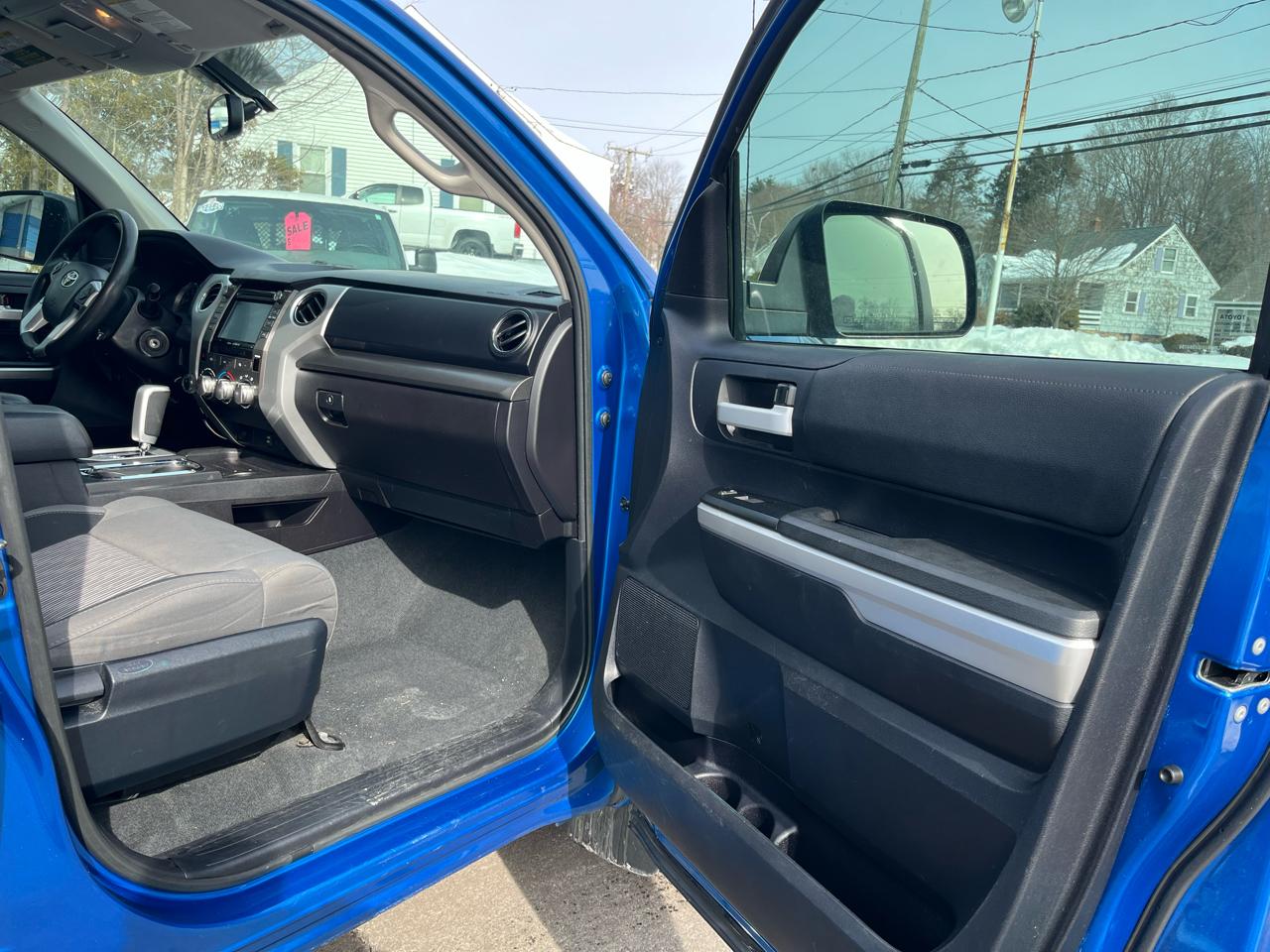 Toyota Tundra 4WD Truck Double Cab 4.6L V8 6-Spd AT SR5 (Natl) 2016