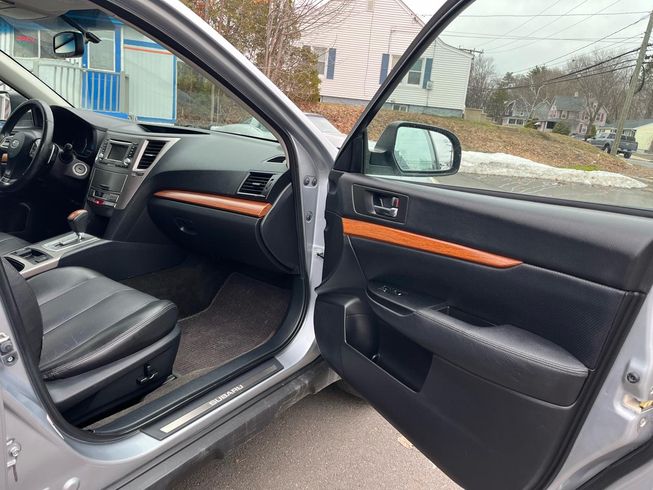 Subaru Outback 4dr Wgn H4 Auto 2.5i Limited 2013