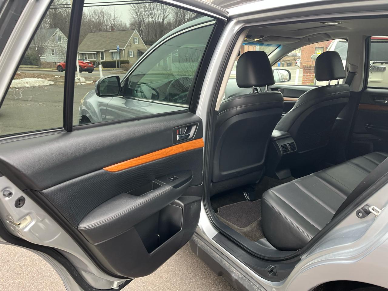 Subaru Outback 4dr Wgn H4 Auto 2.5i Limited 2013