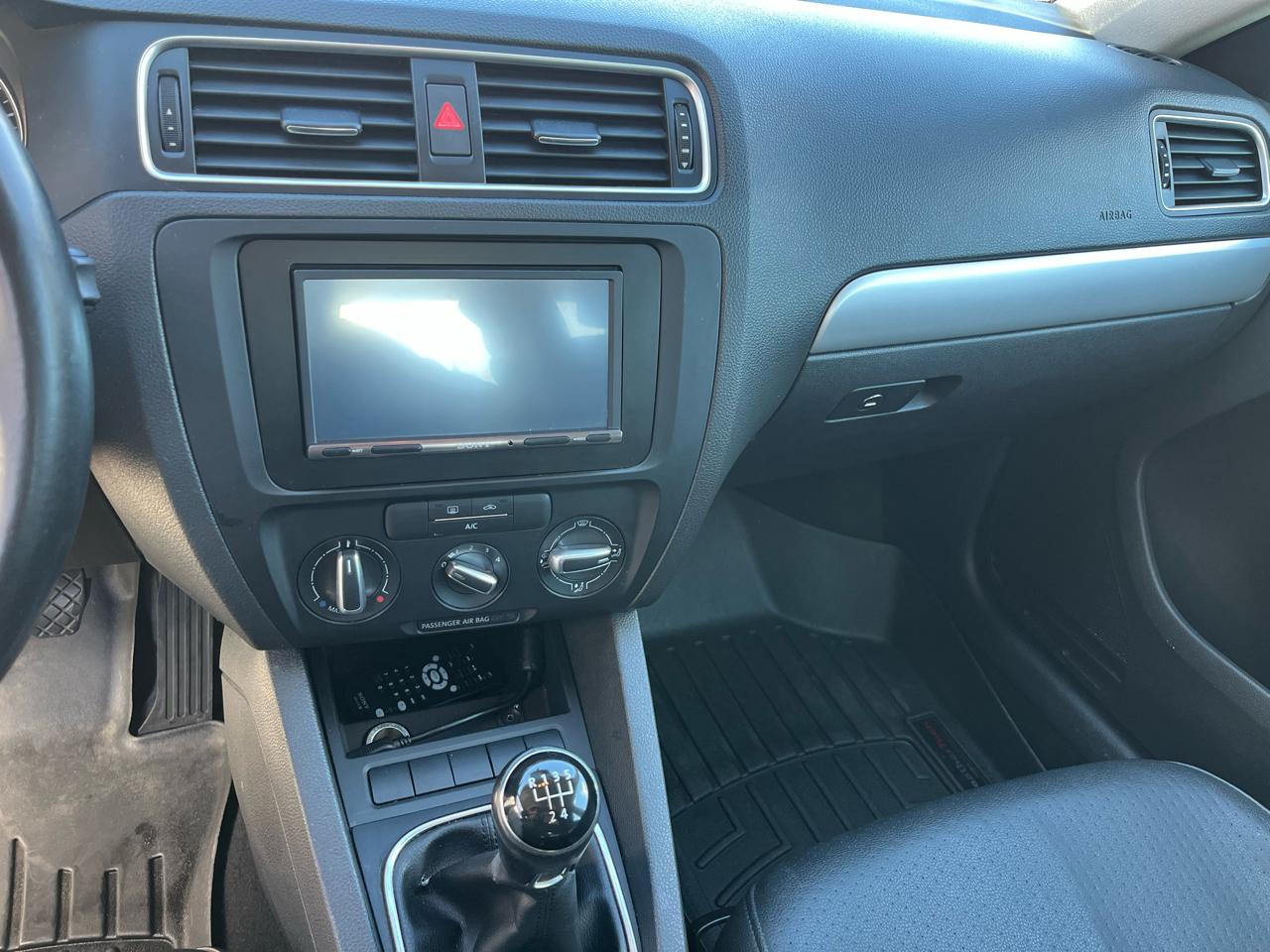 Volkswagen Jetta Sedan 4dr Man SE PZEV 2013