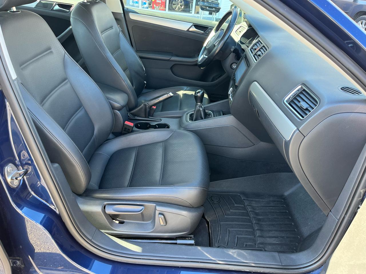 Volkswagen Jetta Sedan 4dr Man SE PZEV 2013