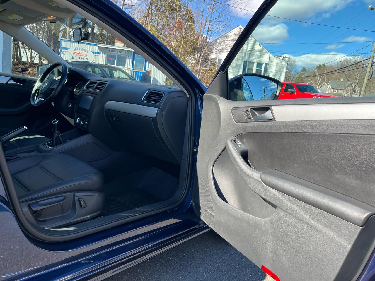 Volkswagen Jetta Sedan 4dr Man SE PZEV 2013