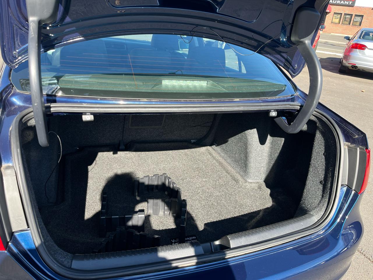 Volkswagen Jetta Sedan 4dr Man SE PZEV 2013