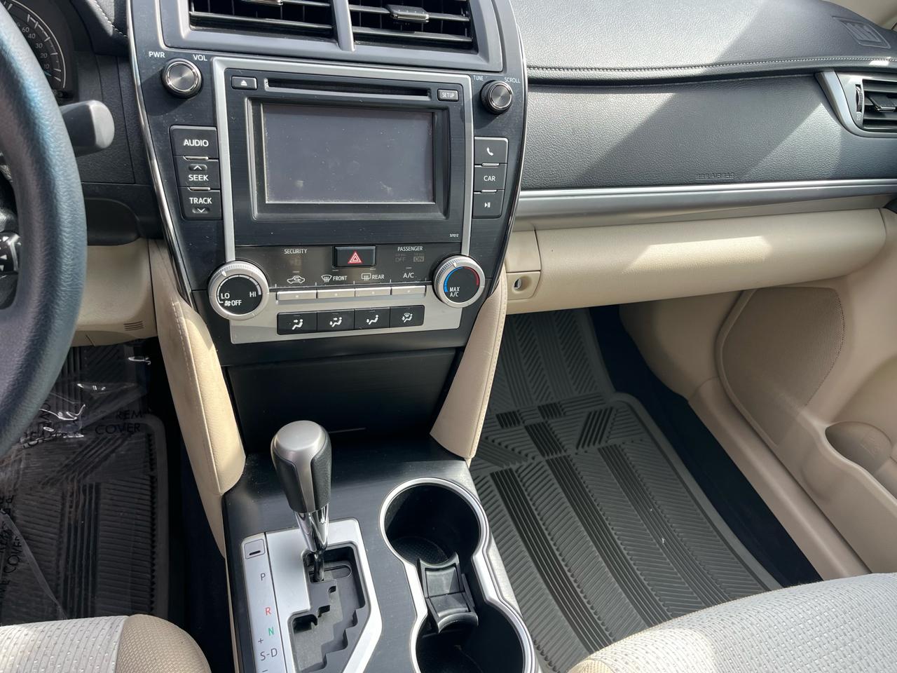 Toyota Camry 4dr Sdn I4 Auto LE (Natl) 2012