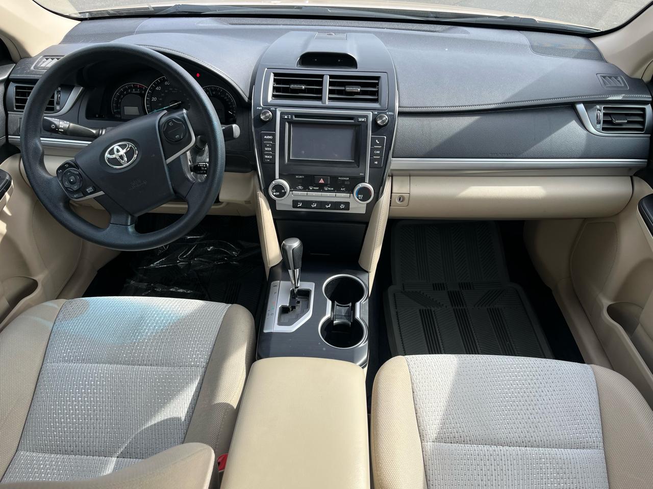 Toyota Camry 4dr Sdn I4 Auto LE (Natl) 2012