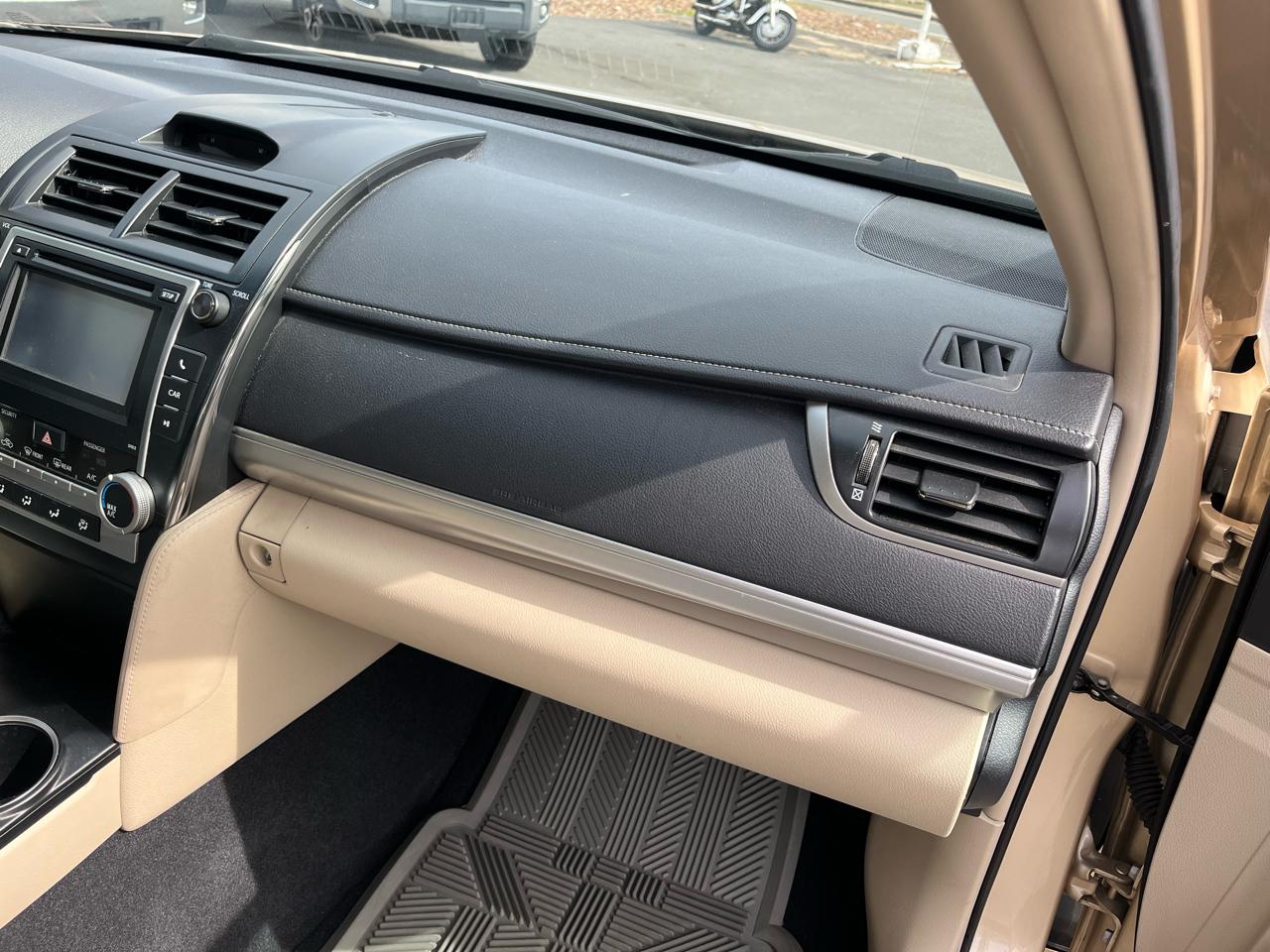 Toyota Camry 4dr Sdn I4 Auto LE (Natl) 2012