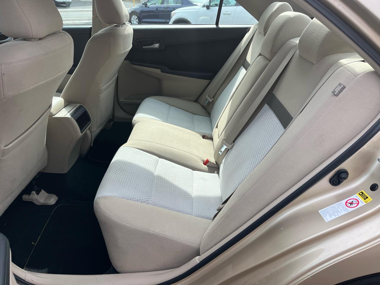 Toyota Camry 4dr Sdn I4 Auto LE (Natl) 2012