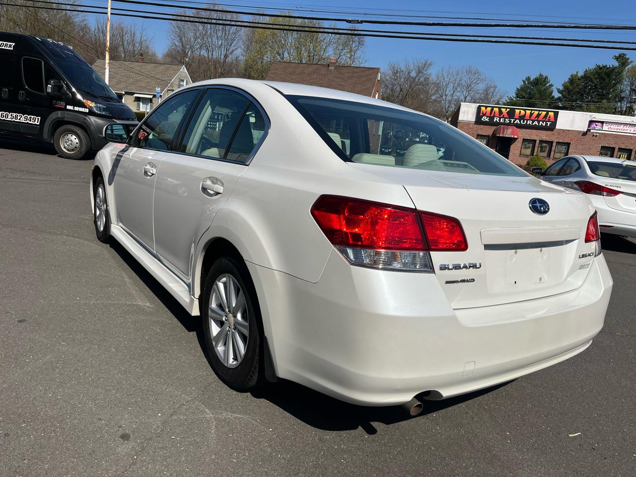Subaru Legacy 4dr Sdn H4 Auto 2.5i Premium 2012