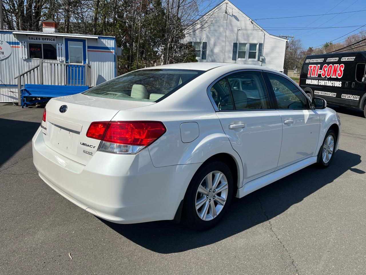 Subaru Legacy 4dr Sdn H4 Auto 2.5i Premium 2012