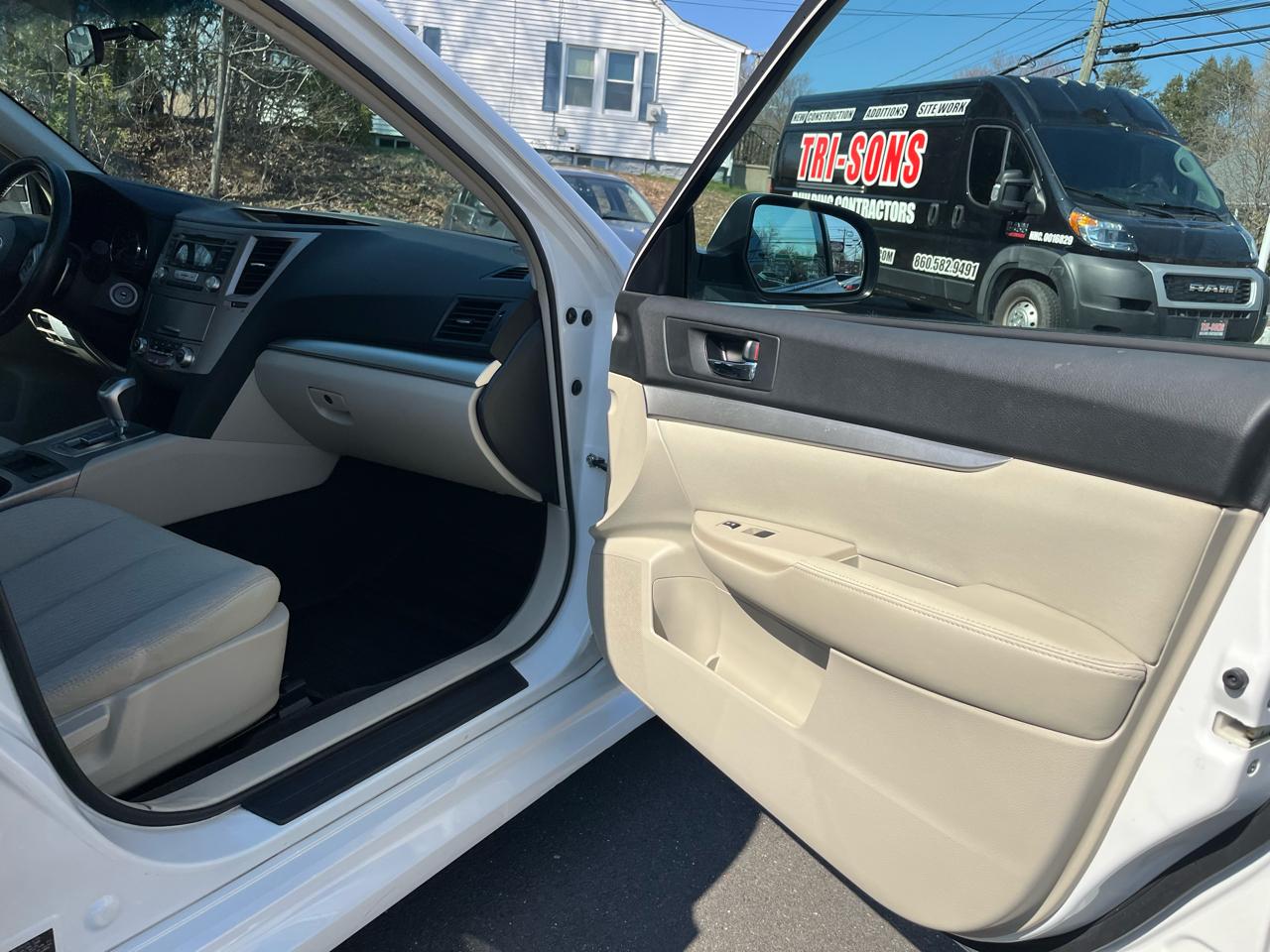 Subaru Legacy 4dr Sdn H4 Auto 2.5i Premium 2012