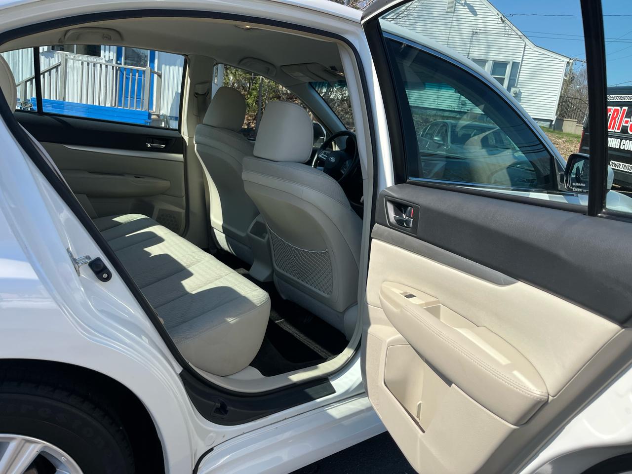 Subaru Legacy 4dr Sdn H4 Auto 2.5i Premium 2012