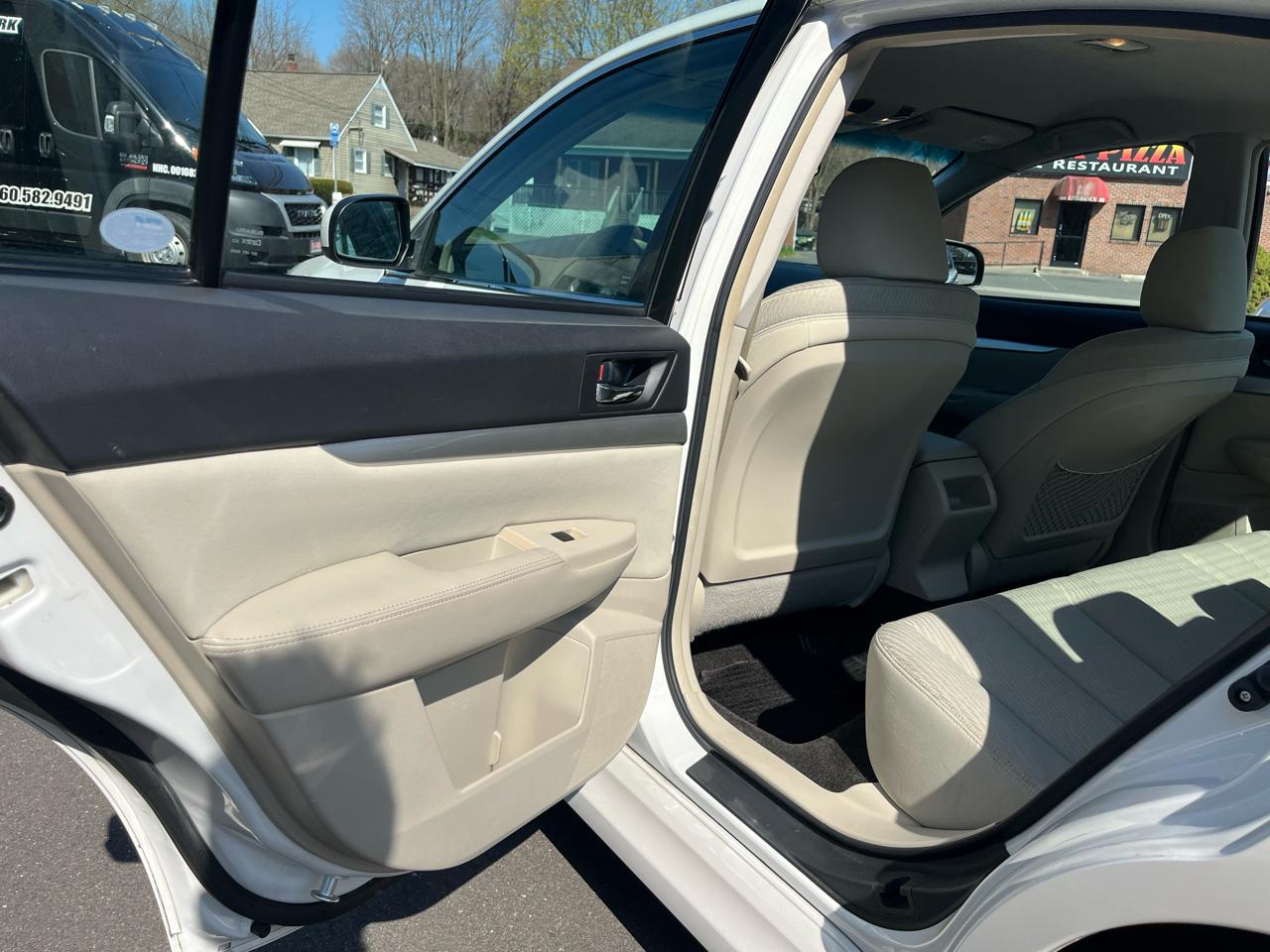 Subaru Legacy 4dr Sdn H4 Auto 2.5i Premium 2012