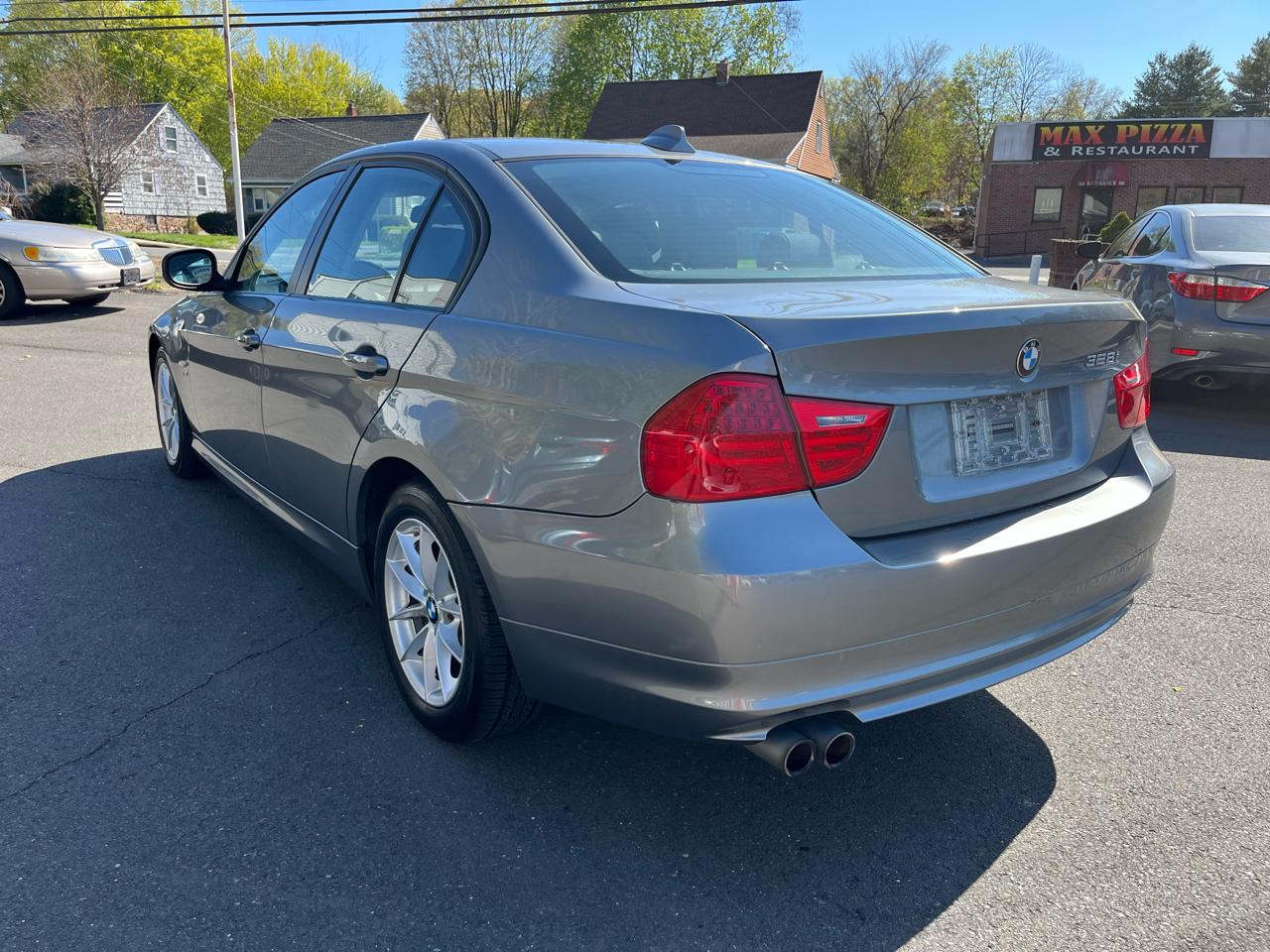 BMW 3 Series 4dr Sdn 328i xDrive AWD SULEV 2010