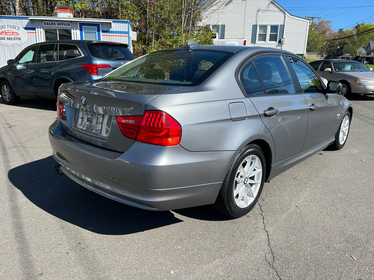 BMW 3 Series 4dr Sdn 328i xDrive AWD SULEV 2010