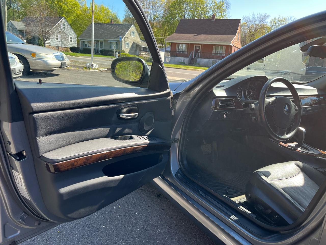 BMW 3 Series 4dr Sdn 328i xDrive AWD SULEV 2010