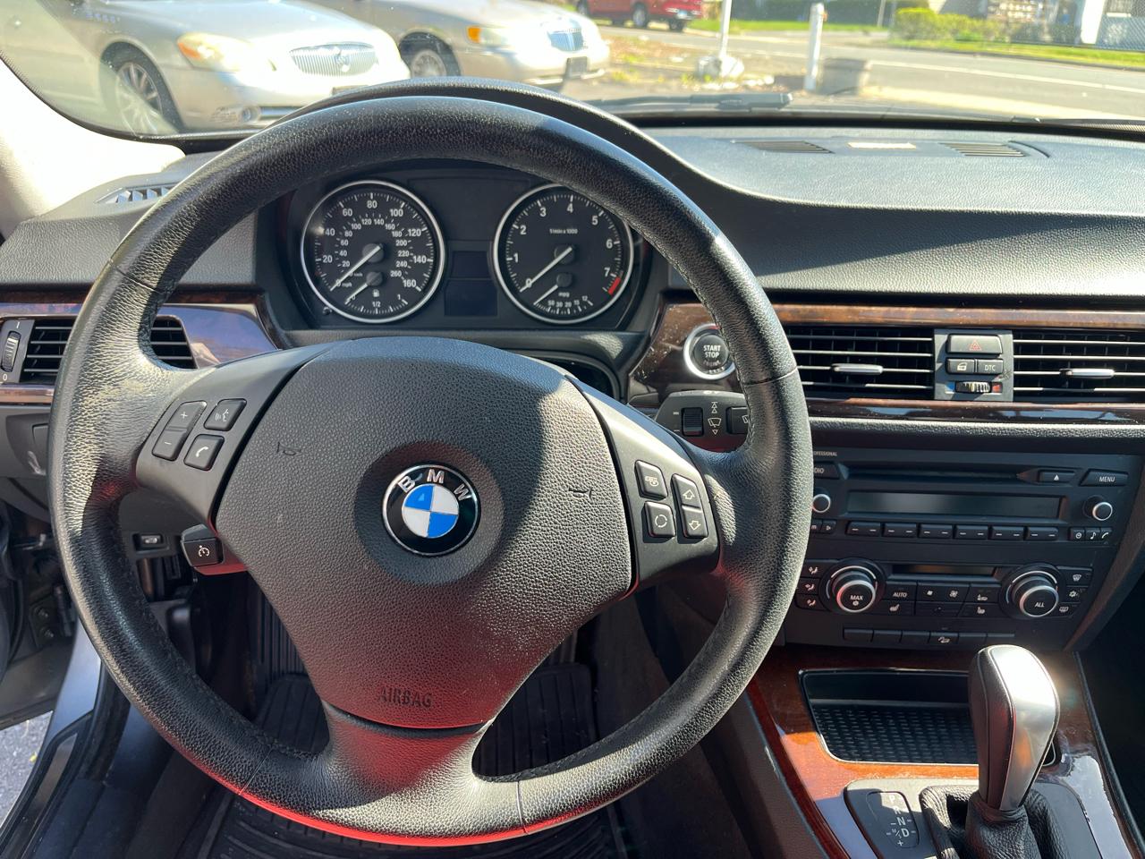 BMW 3 Series 4dr Sdn 328i xDrive AWD SULEV 2010