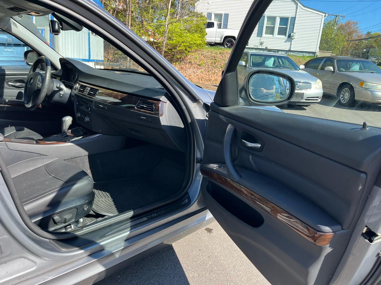 BMW 3 Series 4dr Sdn 328i xDrive AWD SULEV 2010