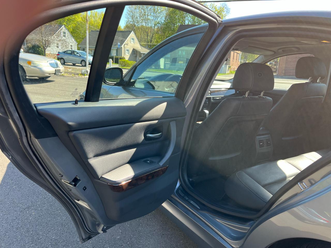 BMW 3 Series 4dr Sdn 328i xDrive AWD SULEV 2010