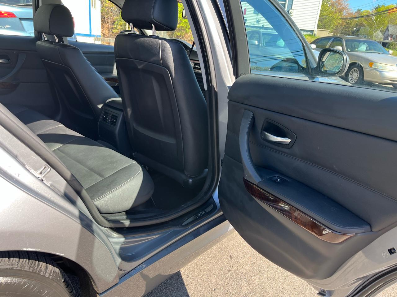 BMW 3 Series 4dr Sdn 328i xDrive AWD SULEV 2010