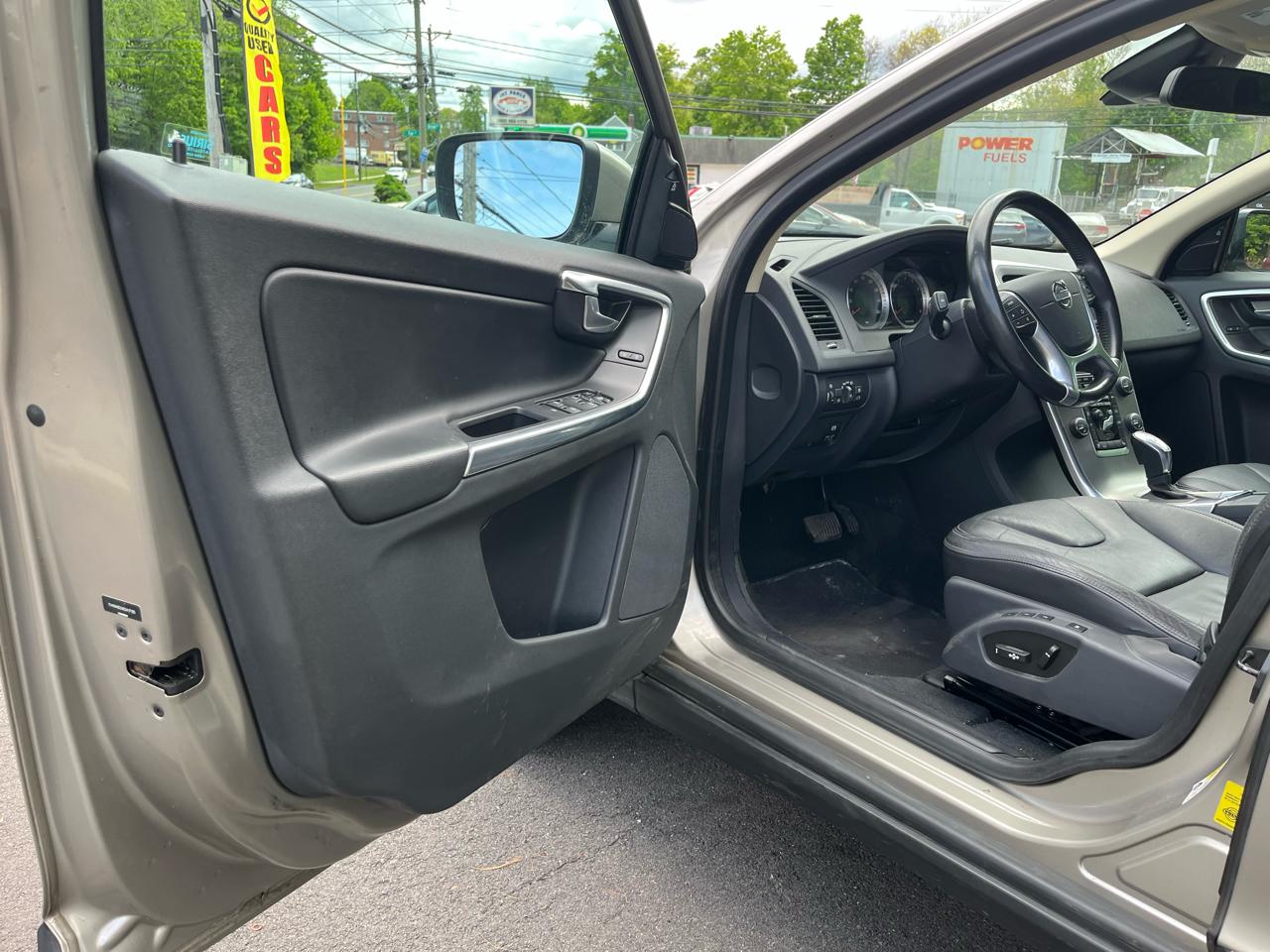 Volvo XC60 4dr 3.2L PZEV 2013