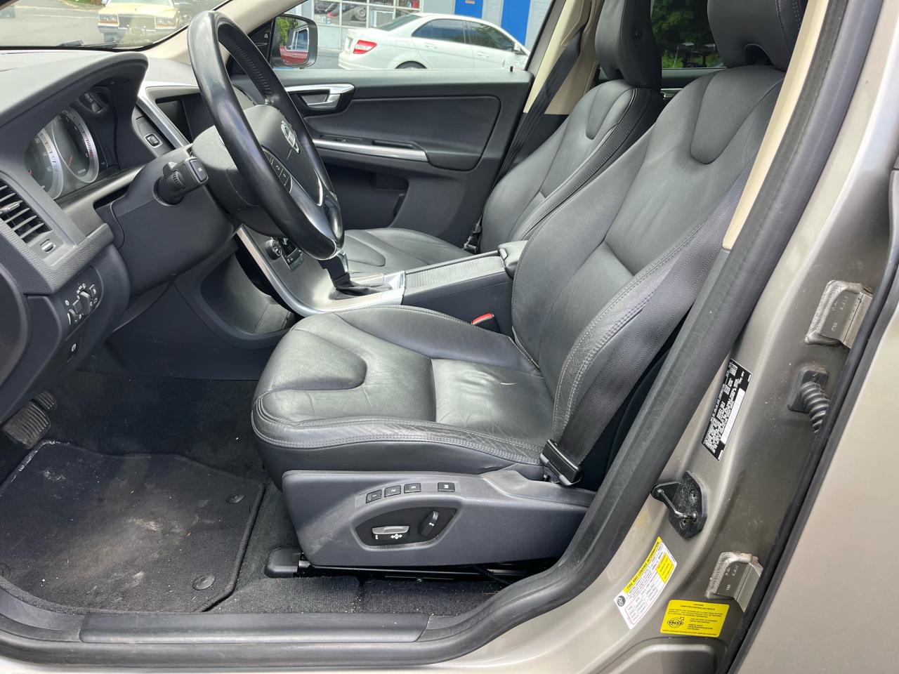 Volvo XC60 4dr 3.2L PZEV 2013