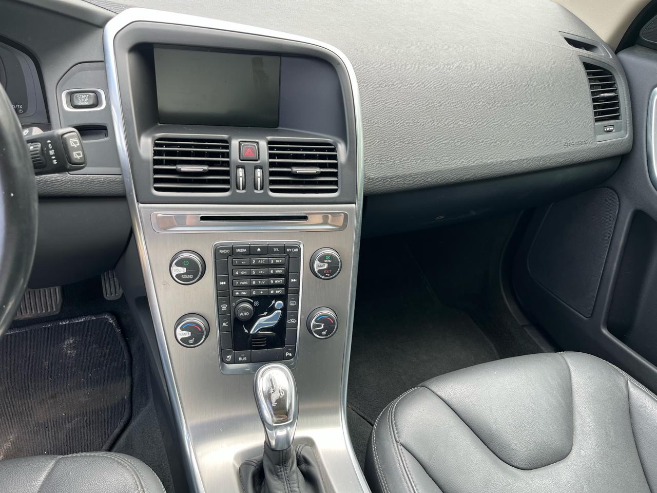 Volvo XC60 4dr 3.2L PZEV 2013
