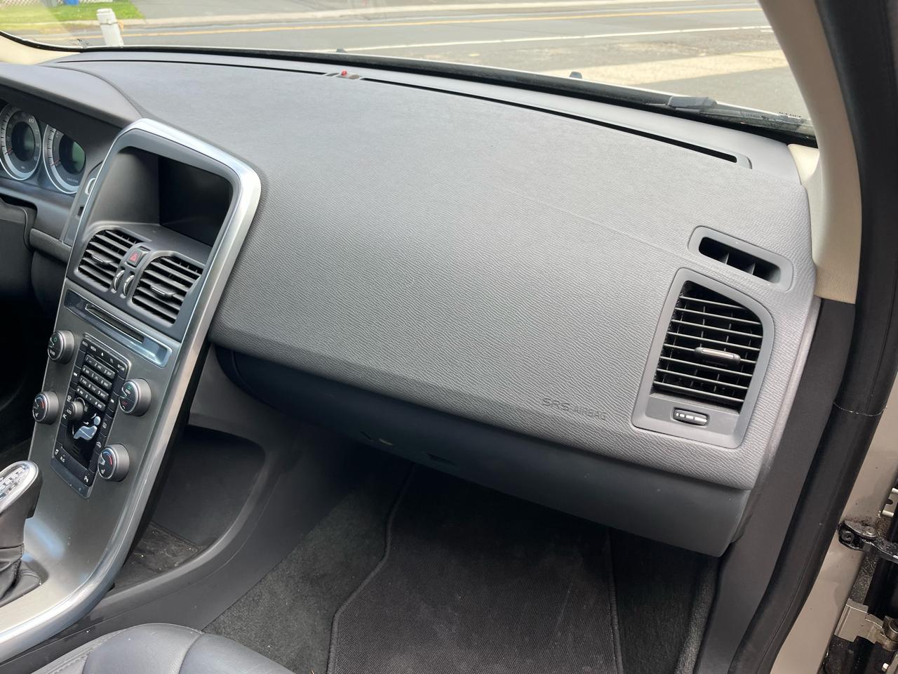 Volvo XC60 4dr 3.2L PZEV 2013