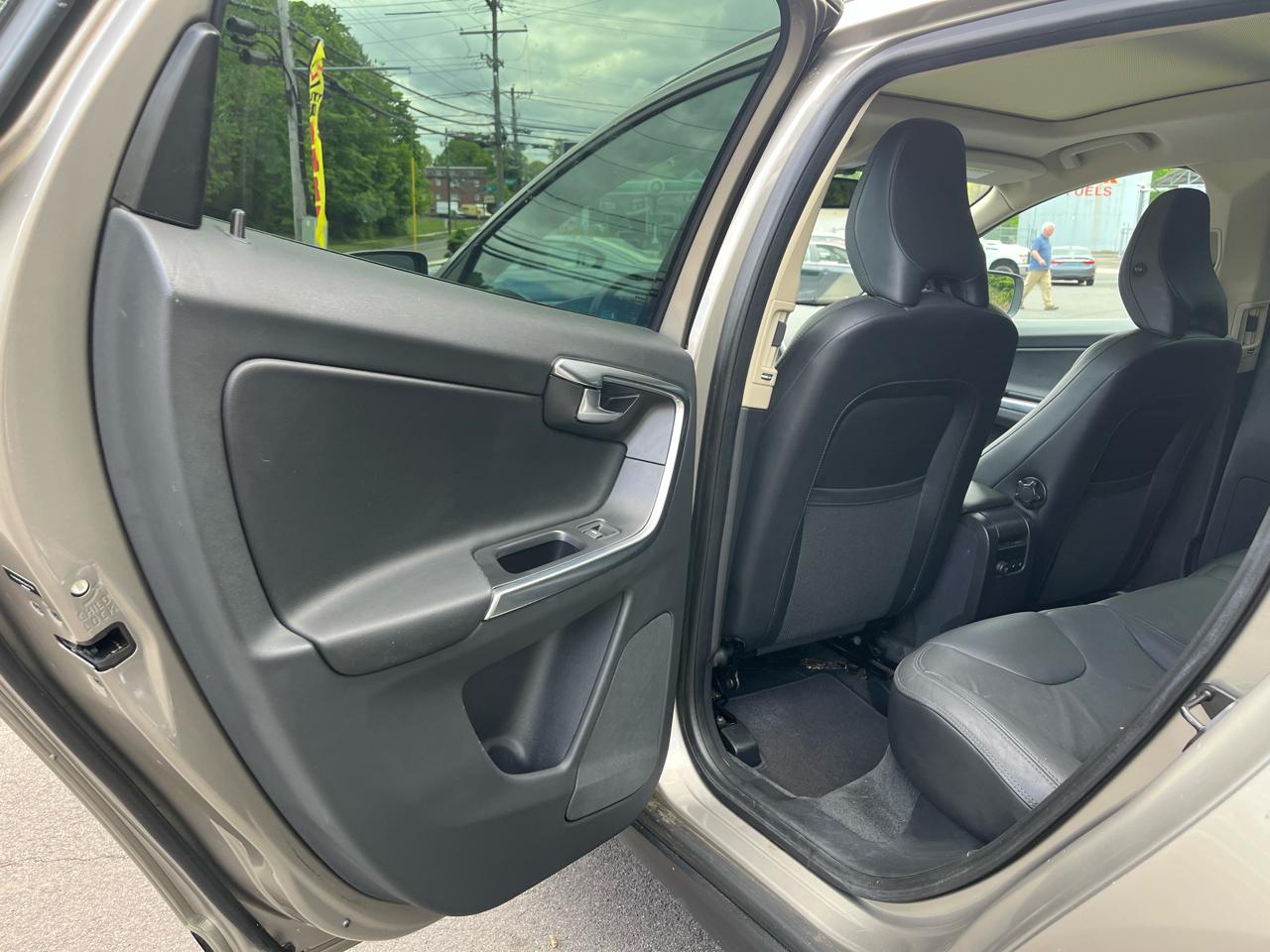 Volvo XC60 4dr 3.2L PZEV 2013