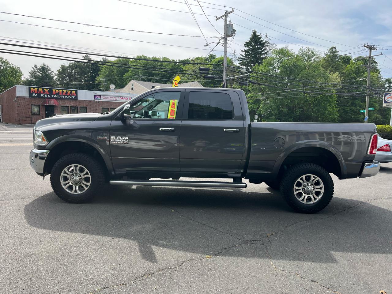 RAM 2500 Laramie 4x4 Crew Cab 6'4" Box 2017