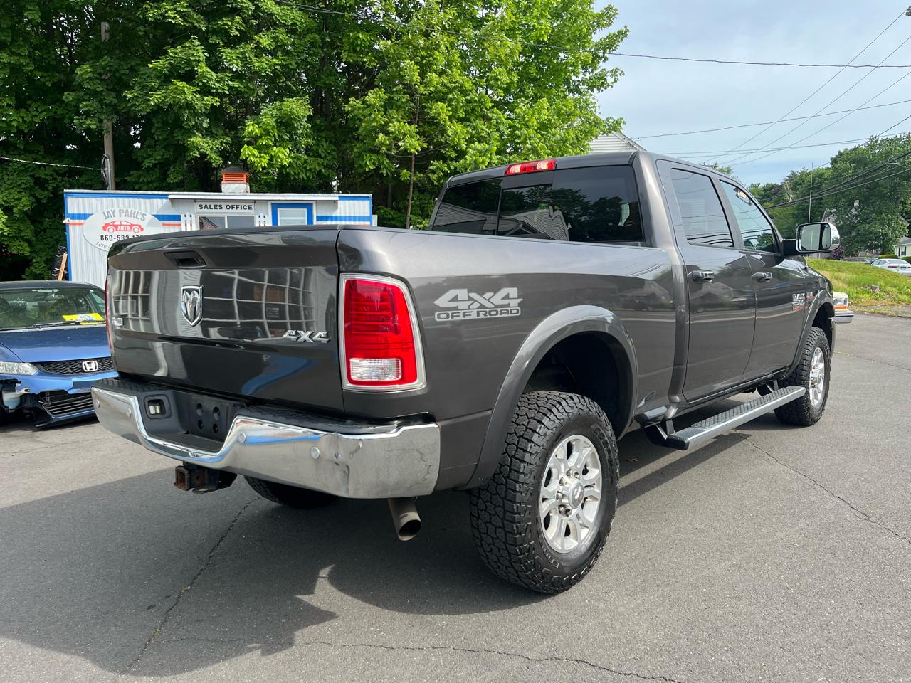 RAM 2500 Laramie 4x4 Crew Cab 6'4" Box 2017
