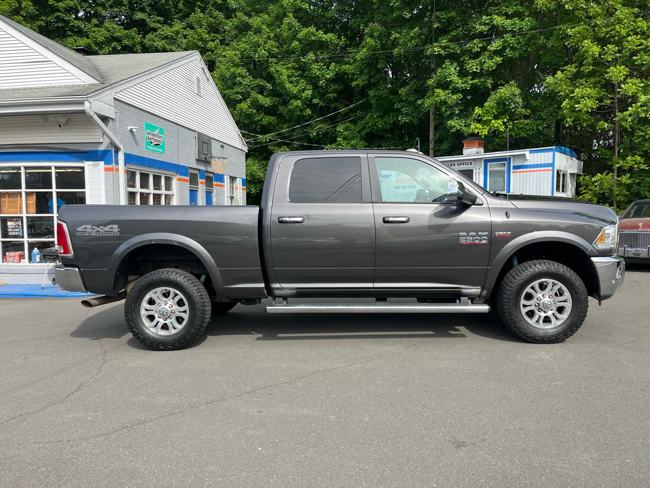 RAM 2500 Laramie 4x4 Crew Cab 6'4" Box 2017