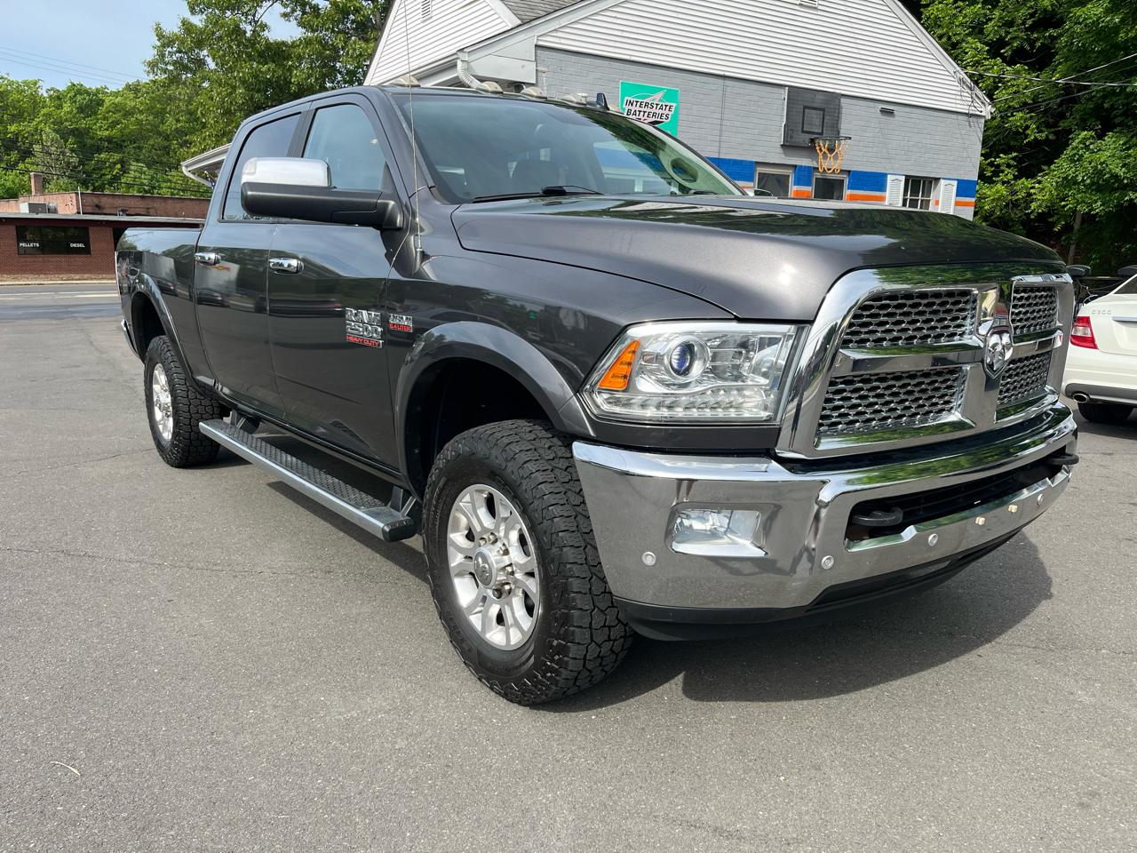 RAM 2500 Laramie 4x4 Crew Cab 6'4" Box 2017