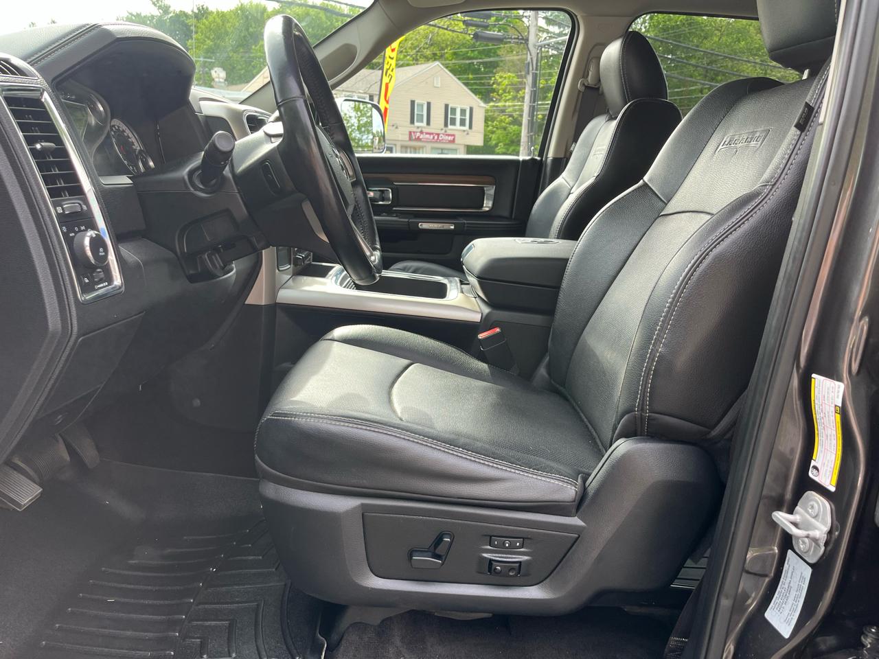 RAM 2500 Laramie 4x4 Crew Cab 6'4" Box 2017