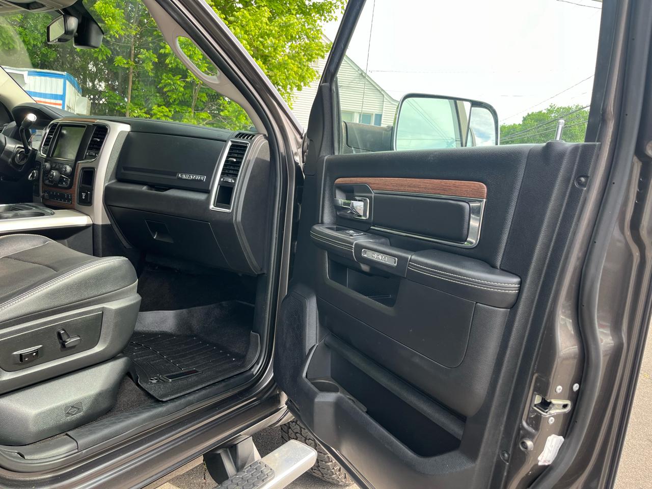 RAM 2500 Laramie 4x4 Crew Cab 6'4" Box 2017