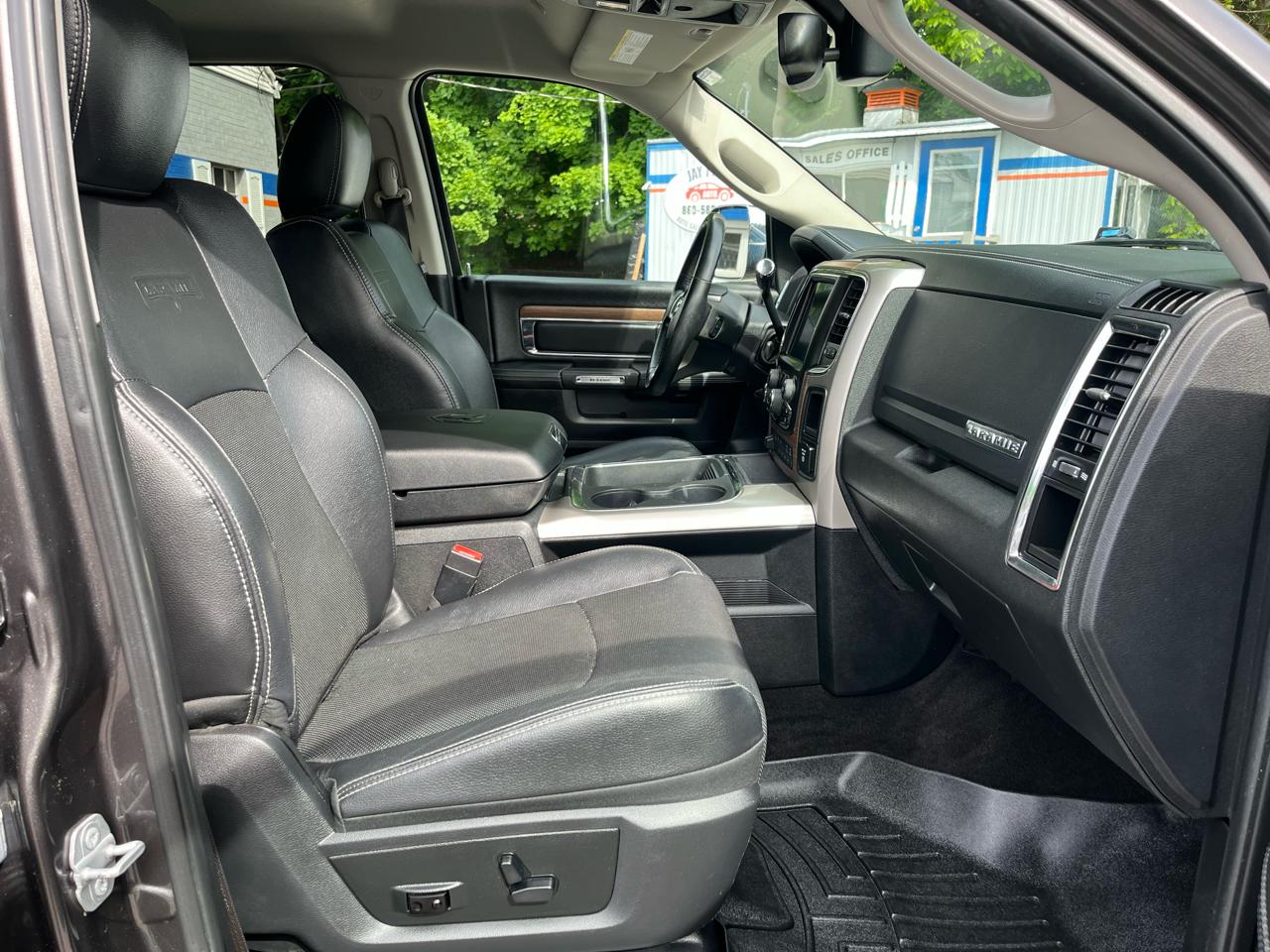 RAM 2500 Laramie 4x4 Crew Cab 6'4" Box 2017